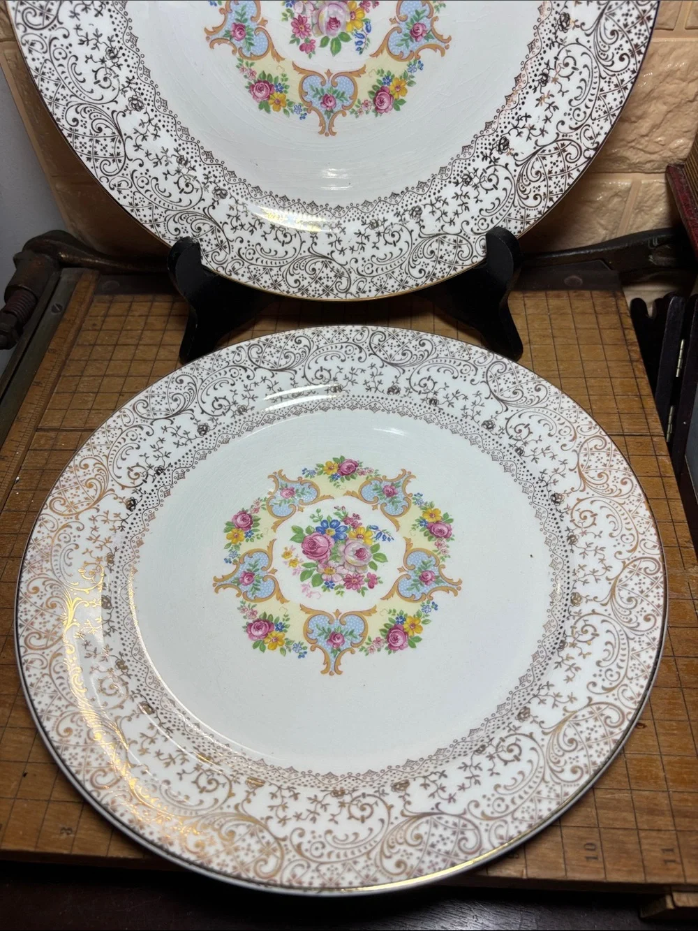 Pair Parisian Center Dinner Plates 10 1/8”D Made USA 22K Gold Pattern Rim Floral